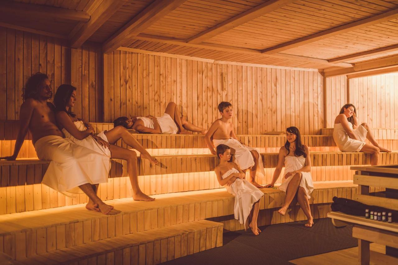 Hotel Frymburk Ngoại thất bức ảnh