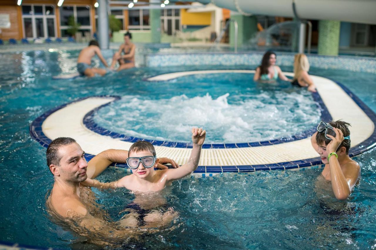 Hotel Frymburk Ngoại thất bức ảnh